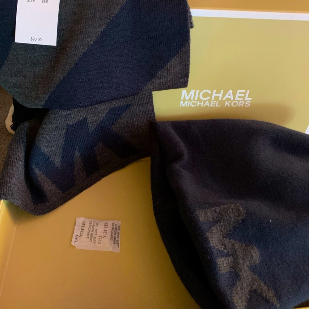 New Michael Kors cap and scarf,gray with navy blue
